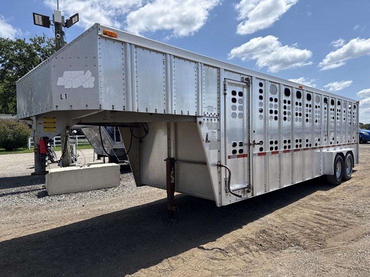 1995-wilson-livestock-trailer-image-1