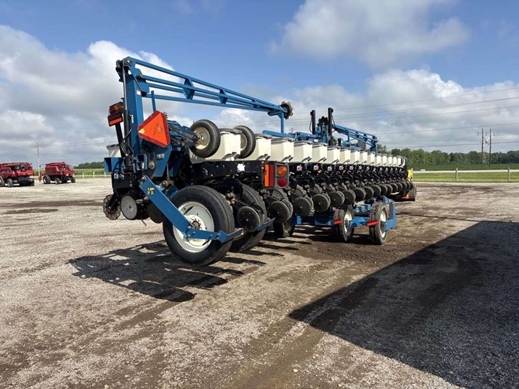 2007-kinze-3600-image-3
