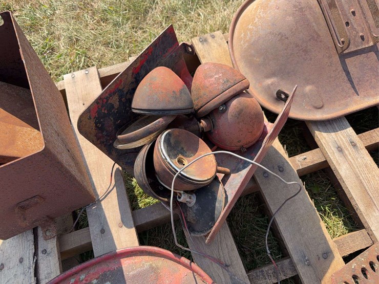 farmall-seat-pans,-battery-box,-pto-shield,-and-lights-image-3