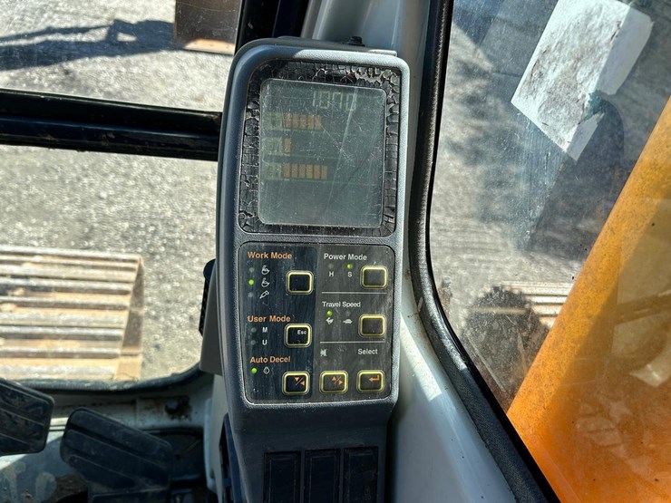 2003-hyundai-robex-210-lc-7-image-25