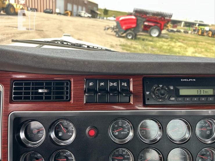 2007-kenworth-w900-image-26