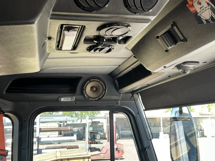 2018-peterbilt-520-image-25