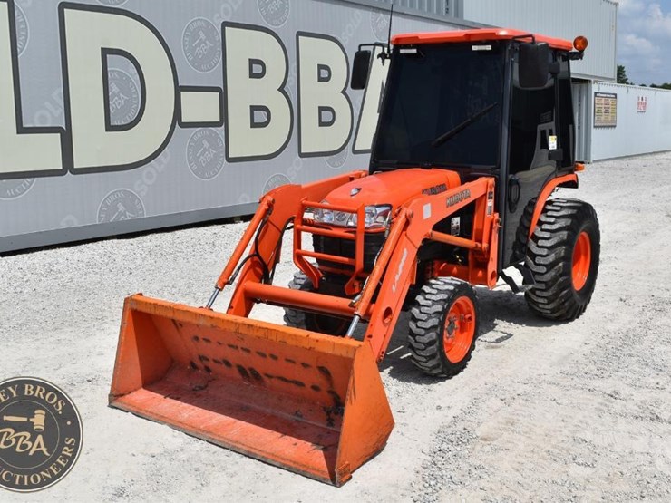 2013-kubota-b3000hsd-image-1
