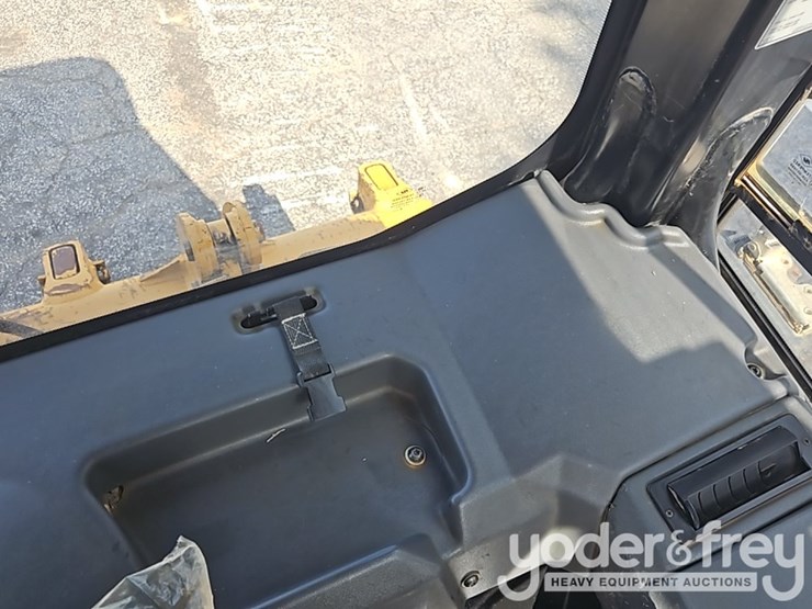 2015-caterpillar-d5k2-lgp-image-34