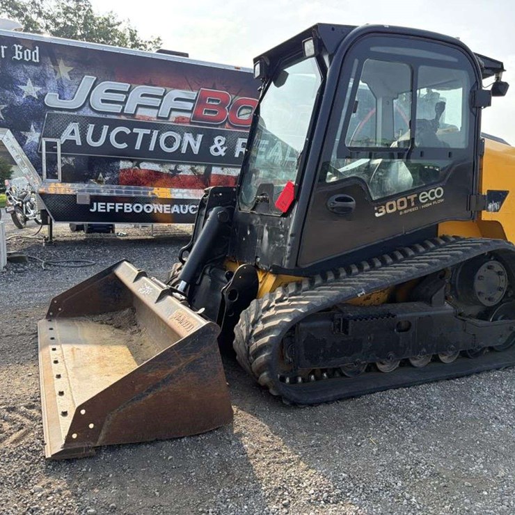 JCB 300T