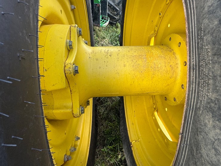 john-deere-8285r-image-36