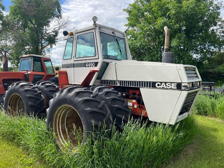 case-ih-4490-tractor-image-1