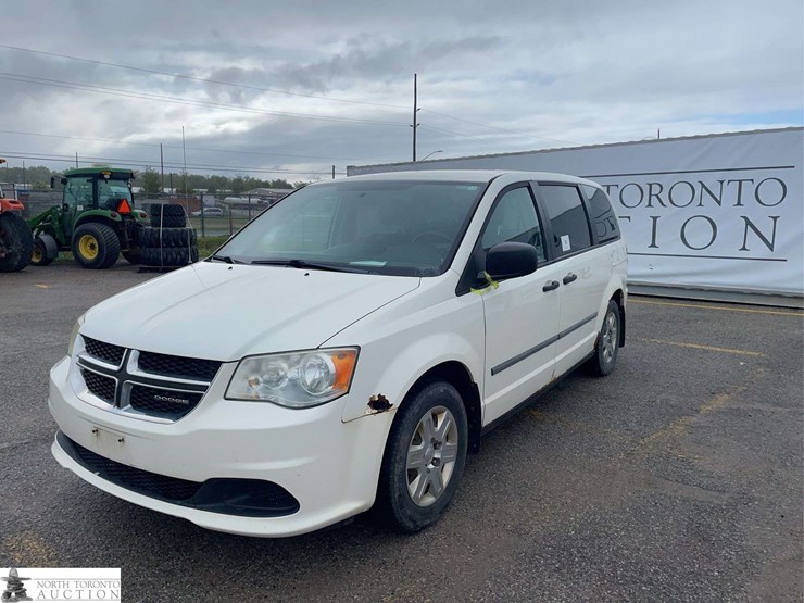 2011-dodge-grand-caravan-image-1
