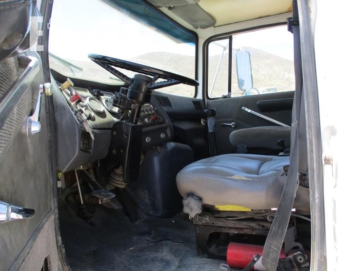 1995-ford-ln8000-image-7