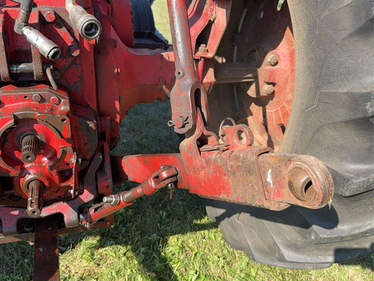 farmall-806-diesel-image-36
