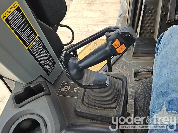 2022-deere-750l-image-29