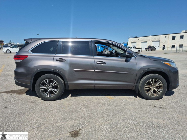 2017-toyota-highlander-image-4