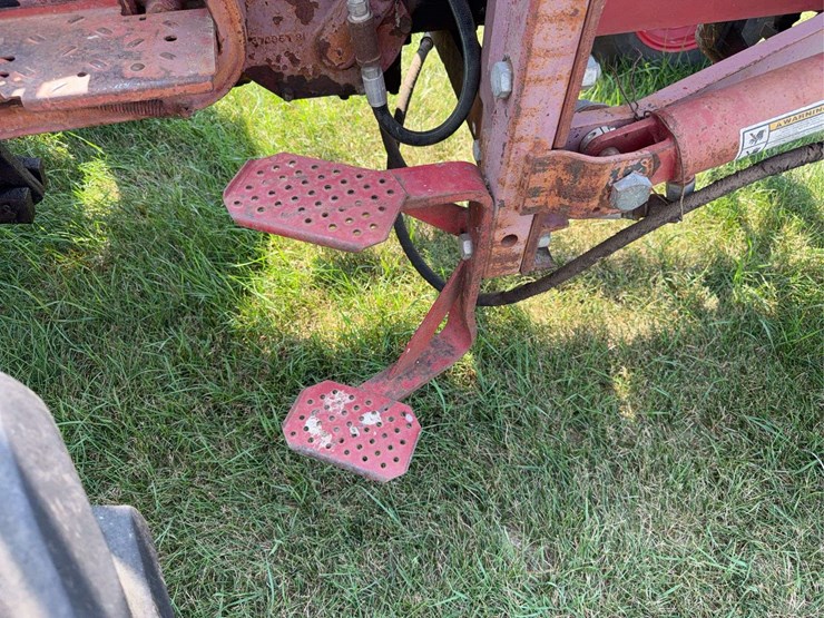 farmall-340-gas-with-loader-image-25