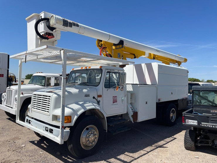 #2253-•-1998-isuzu-2-ton-cargo-truck-(has-nm-title)-(located-in-las-cruces)-image-1