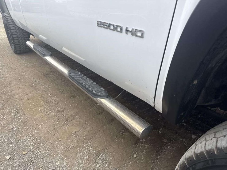 2013-chevrolet-2500-image-19
