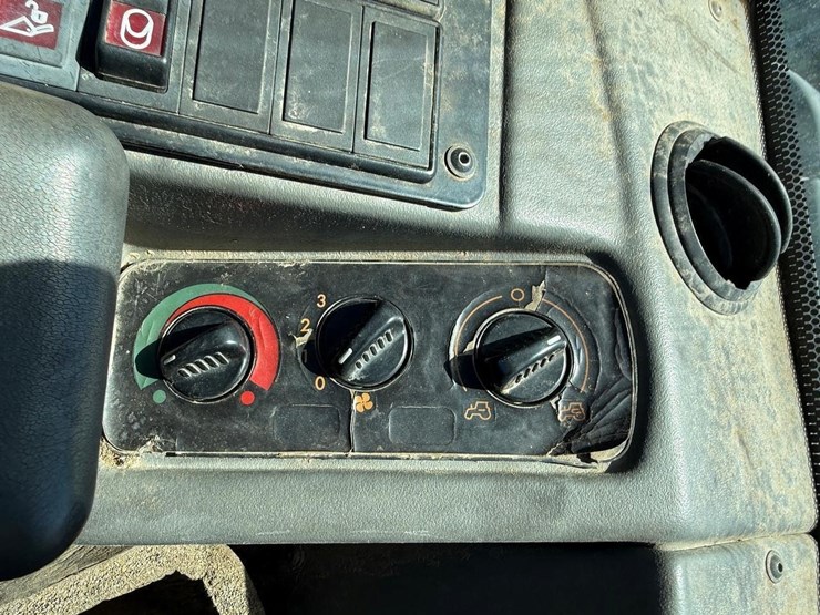 2008-deere-344j-image-22