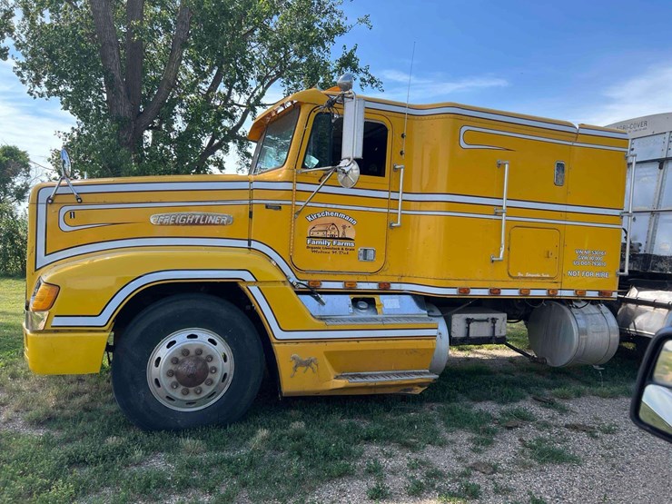 1992-freightliner-fld120-image-1