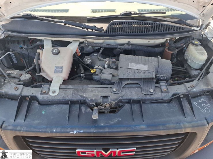 2017-gmc-savana-cargo-van-image-10