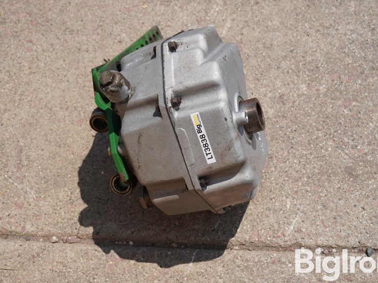 1000-pto-hydraulic-planter-pump-image-4