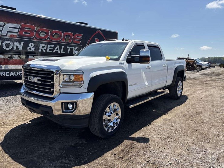 2015-gmc-sierra-2500-image-1