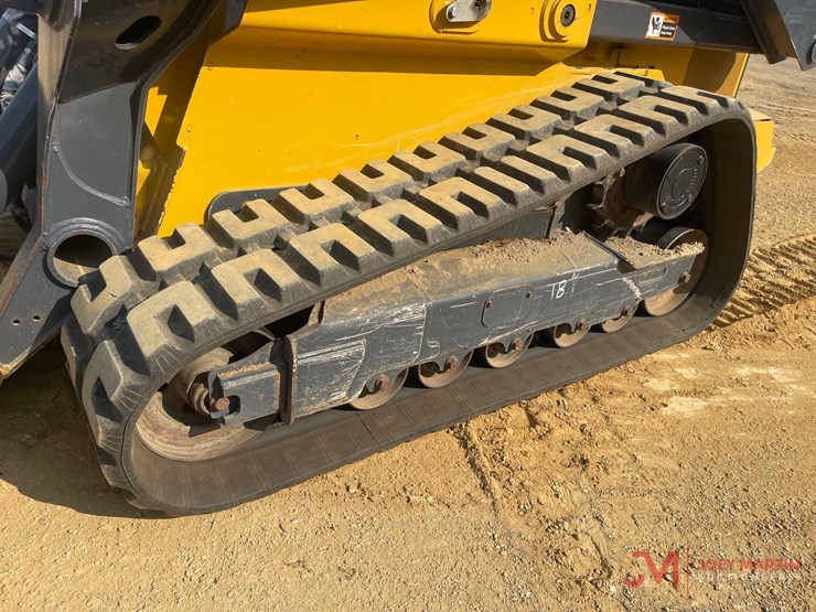 2021-deere-331g-image-8