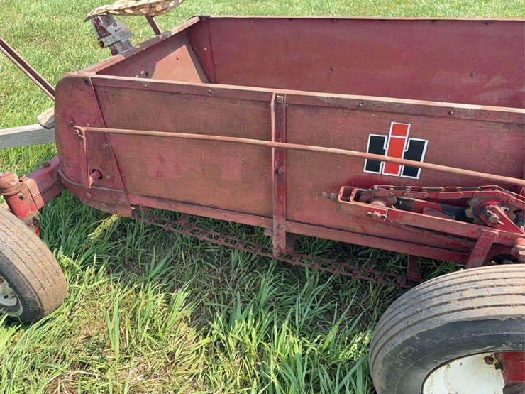 international-harvester-horse-drawn-manure-spreader-image-23