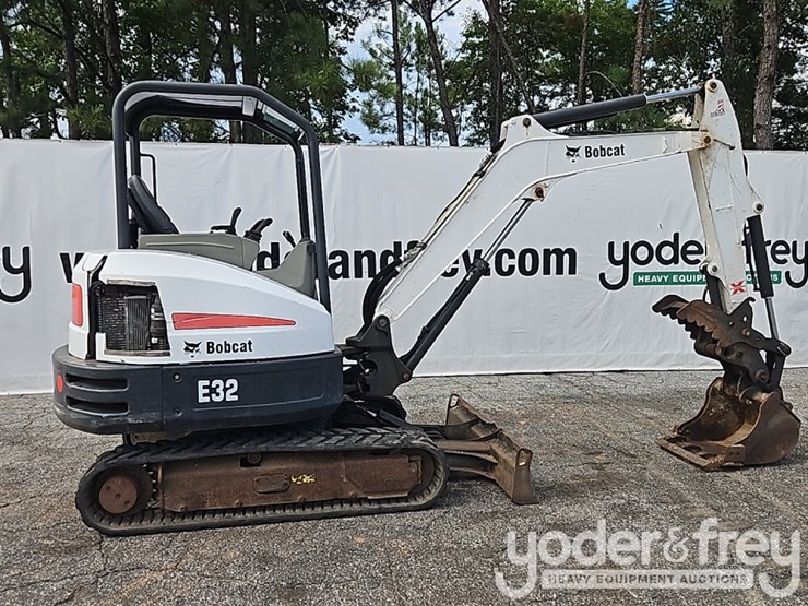 2016-bobcat-e32-image-6