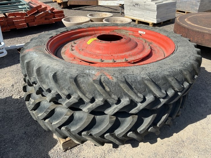 (2)-equipment-tires-&-wheels-image-1