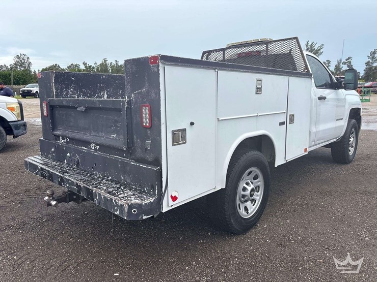 2018-chevrolet-silverado-3500hd-image-3