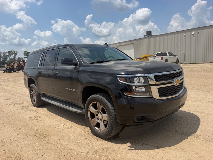 2015-chevrolet-suburban-image-1