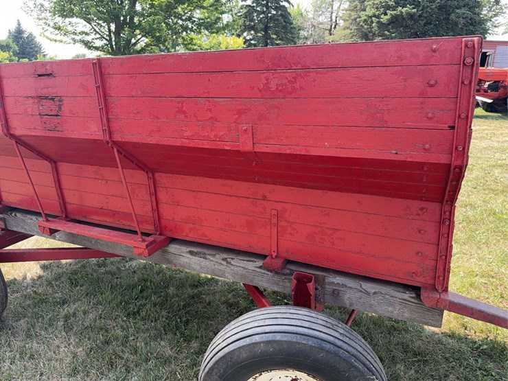 flare-box-wagon-with-hoosier-spreader-image-10