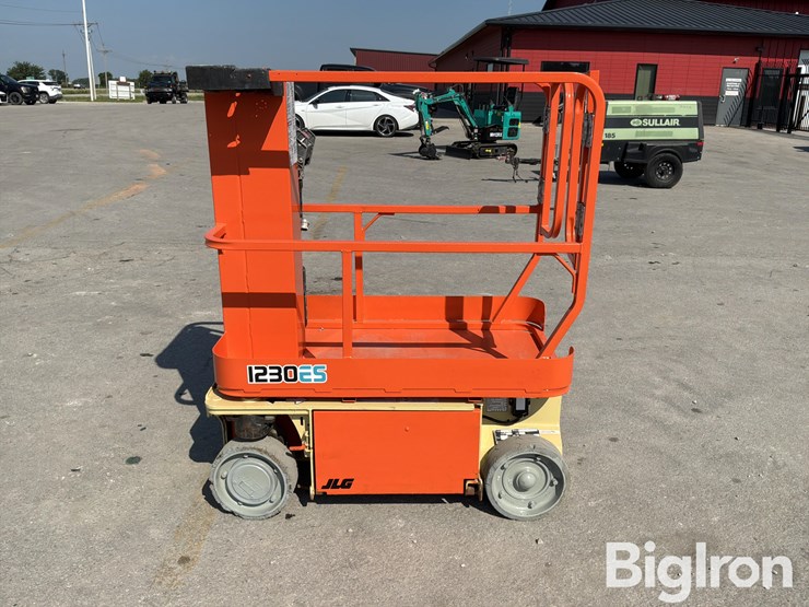 2017-jlg-1230es-image-8