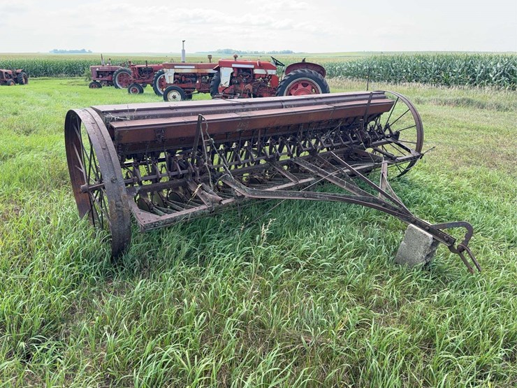 mccormick-deering-grain-drill-image-1