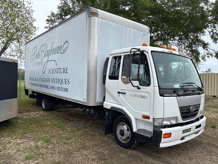 #34806-•-2006-ud1800hd-24’-box-truck-image-2