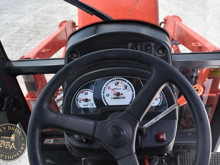 2013-kubota-b3000hsd-image-45