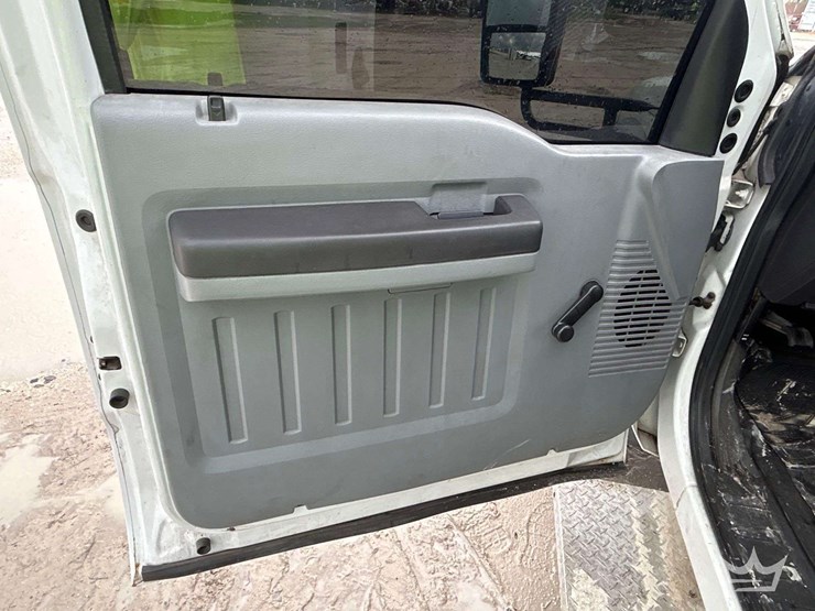 2011-ford-f550-image-16