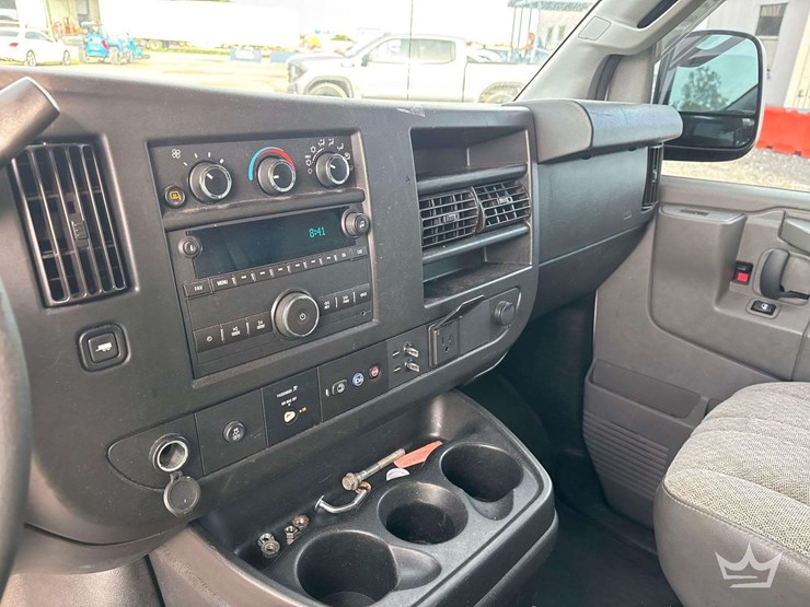 2019-chevrolet-express-2500-image-16