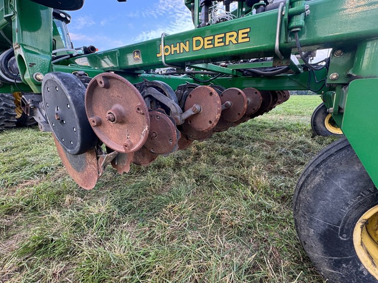 2012-john-deere-2510h-image-19