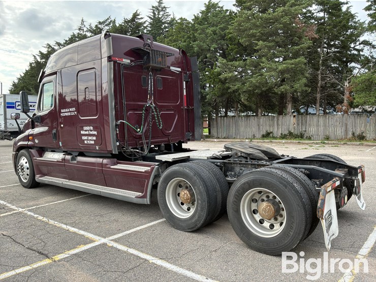 2014-freightliner-cascadia-125-image-7