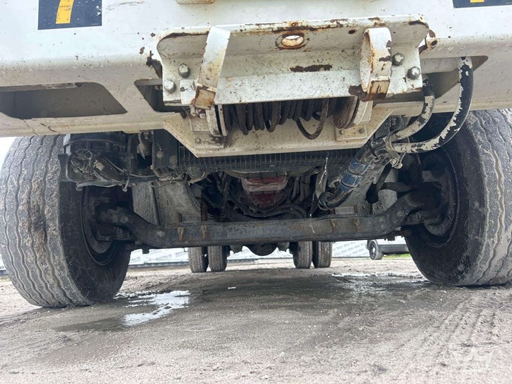 2016-freightliner-m2-106-image-55