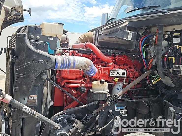 2018-peterbilt-567-image-26