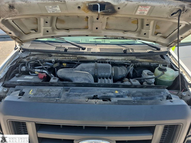 2014-ford-cargo-image-11
