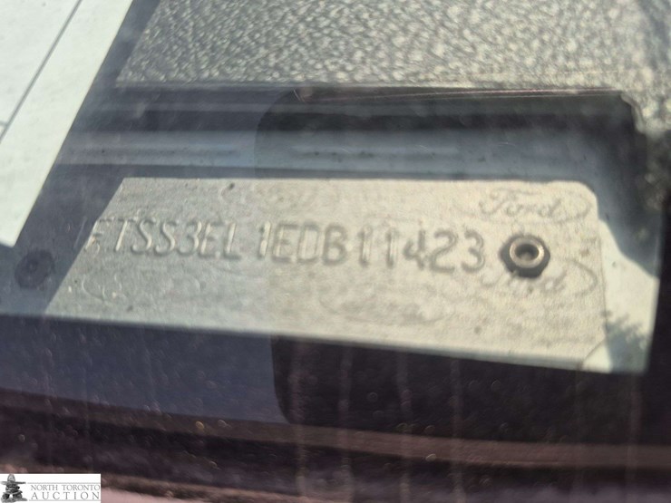 2014-ford-cargo-image-9