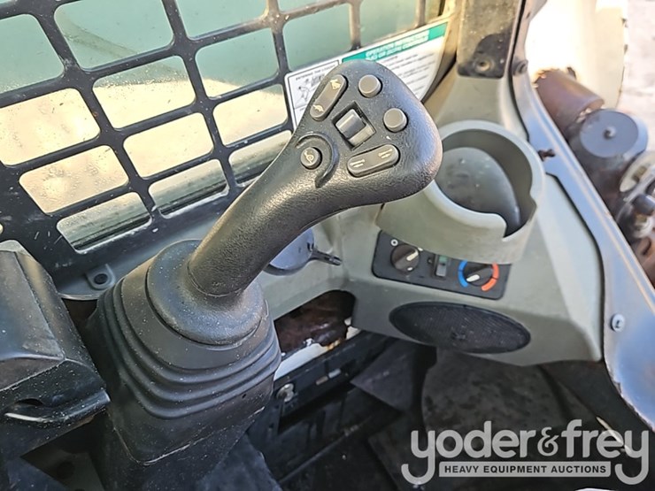 2015-bobcat-t750-image-27