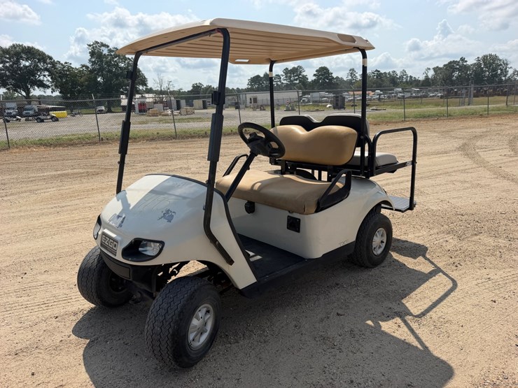 #70-•-2017-ez-go-txt-golf-cart-image-2