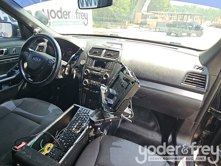 2017-ford-explorer-xlt-image-37