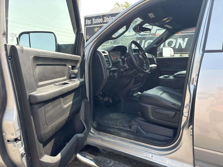 2022-dodge-3500-image-14