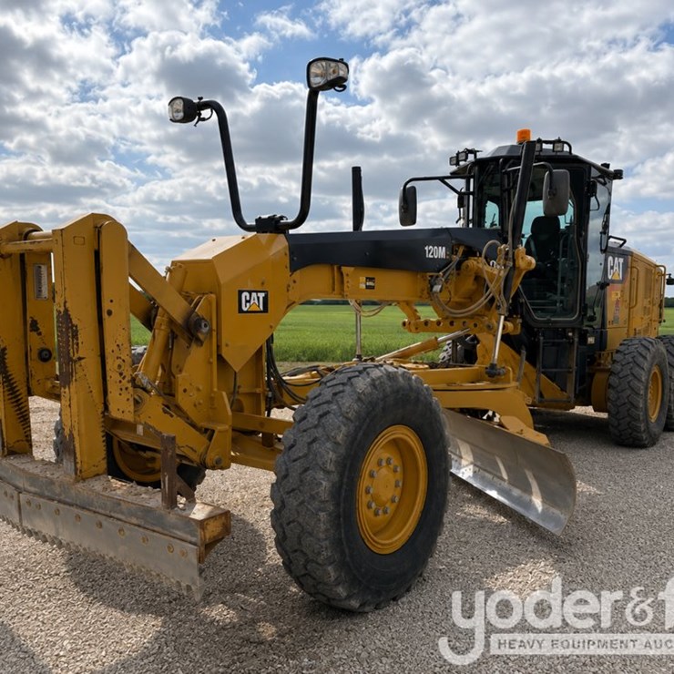 2017 CATERPILLAR 120M2