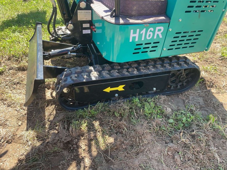 h16r-mini-excavator-image-3