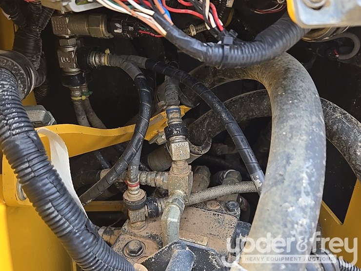 2023-komatsu-d61pxi-24-image-35